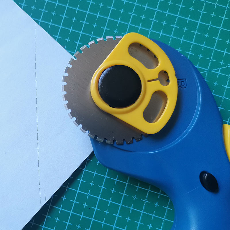 Роторный резак для лоскутного  – обзор и цена Textile Sewing Kit